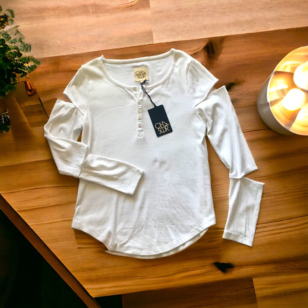 CHASER Top Cold Shoulder/Elbow Lg Sleeve White Button Tab Front Size M NWT - Picture 1 of 7